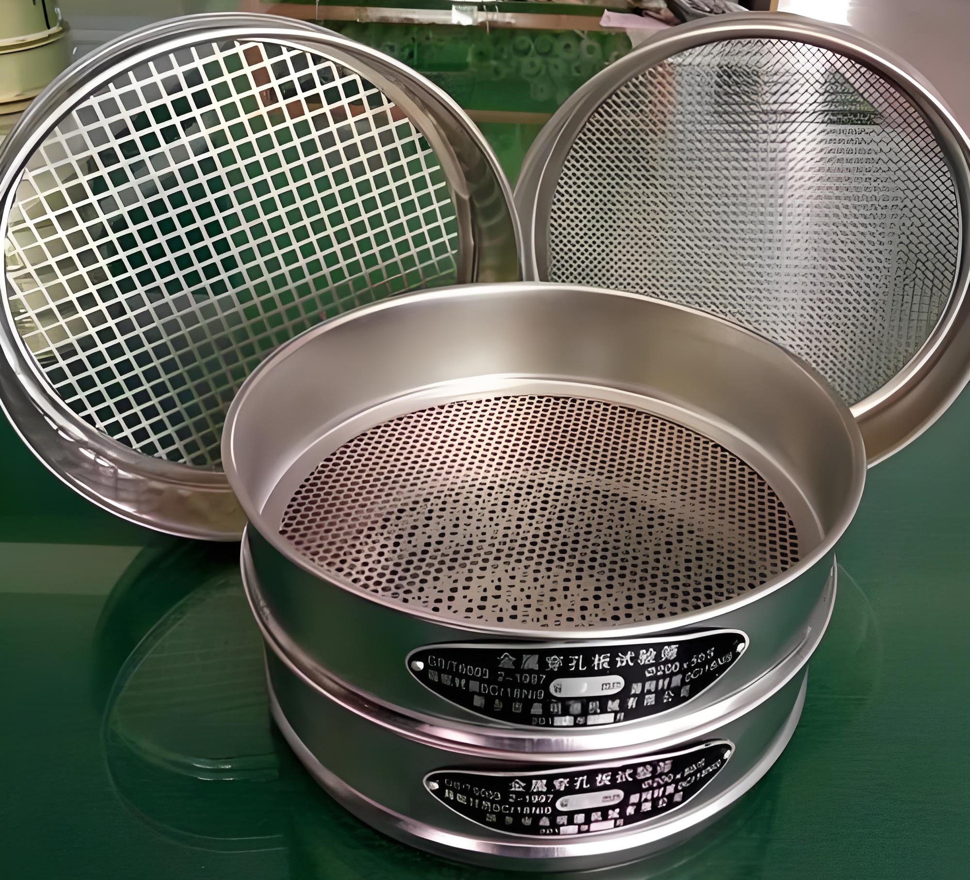 Ultrasonic Deblinding System for Test Sieves